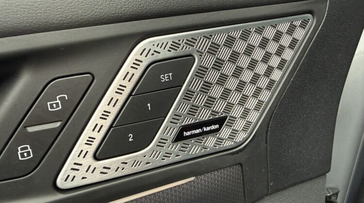 225e ActiveTourer xDrive M Sport PlugIn HUD H&K