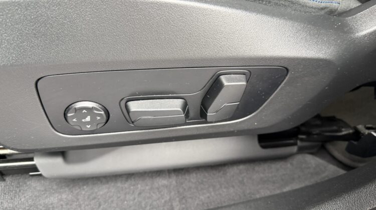 225e ActiveTourer xDrive M Sport PlugIn HUD H&K