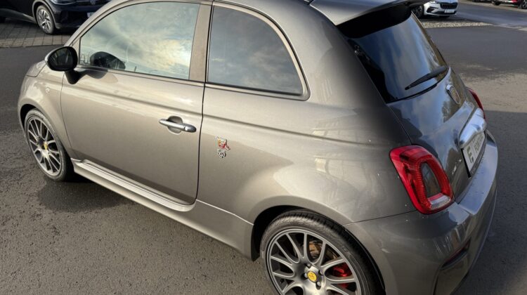 595 Turismo Vollleder Akrapovic Beats Xenon Navi