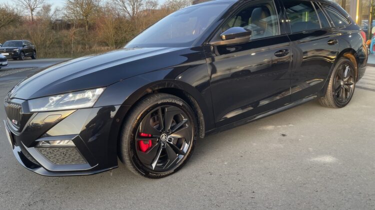 Octavia Combi 2,0TSi RS Pano 360°DCC AHK Massage
