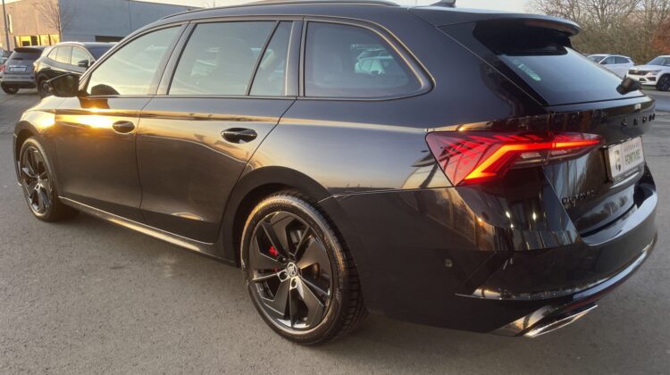 Octavia Combi 2,0TSi RS Pano 360°DCC AHK Massage