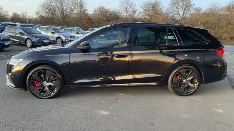 Octavia Combi 2,0TSi RS Pano 360°DCC AHK Massage