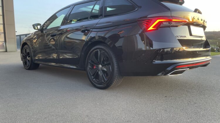 Octavia Combi 2,0TSi RS Pano 360°DCC AHK Massage