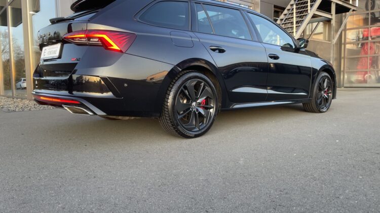 Octavia Combi 2,0TSi RS Pano 360°DCC AHK Massage