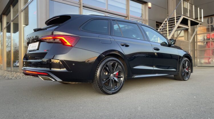 Octavia Combi 2,0TSi RS Pano 360°DCC AHK Massage