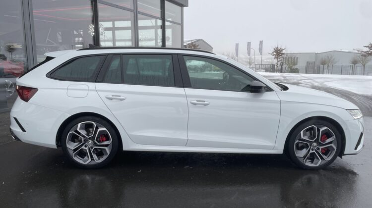 Octavia 2,0TSi Combi RS 19″AHK Columbus Matrix