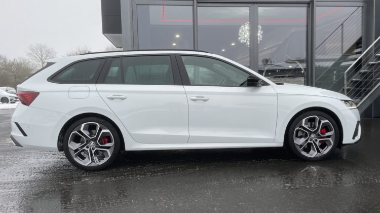 Octavia 2,0TSi Combi RS 19″AHK Columbus Matrix