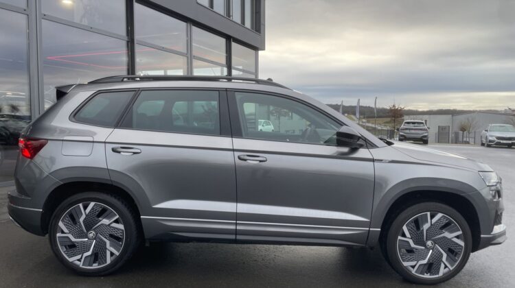 Karoq 2,0TSi DSG Sportline 4×4 Pano 19″ACC Navi