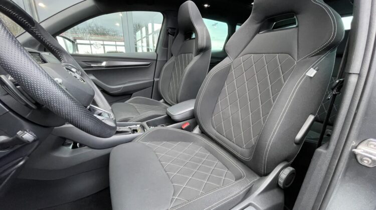 Karoq 2,0TSi DSG Sportline 4×4 Pano 19″ACC Navi