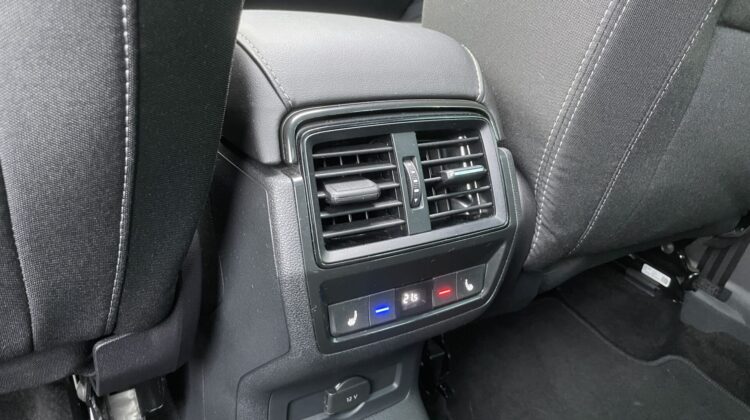 Karoq 2,0TSi DSG Sportline 4×4 Pano 19″ACC Navi