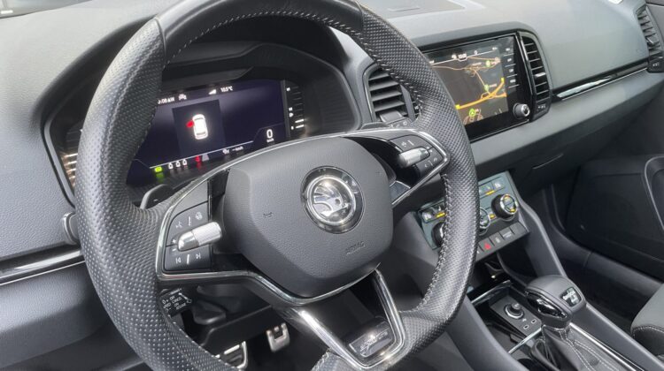 Karoq 2,0TSi DSG Sportline 4×4 Pano 19″ACC Navi