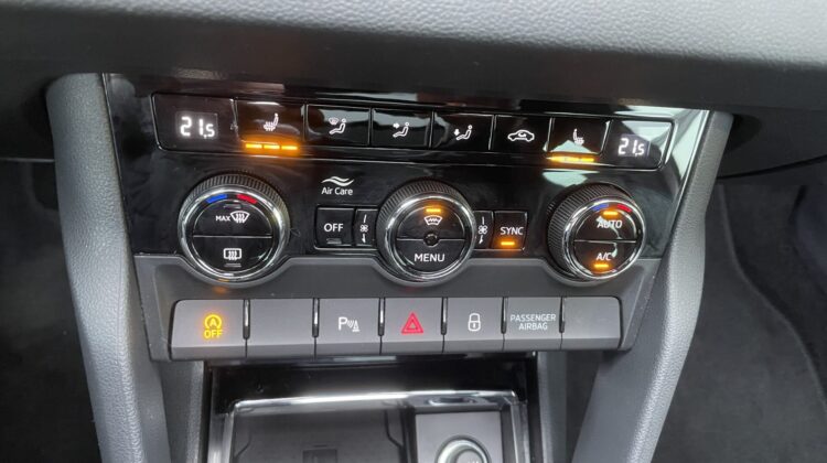 Karoq 2,0TSi DSG Sportline 4×4 Pano 19″ACC Navi