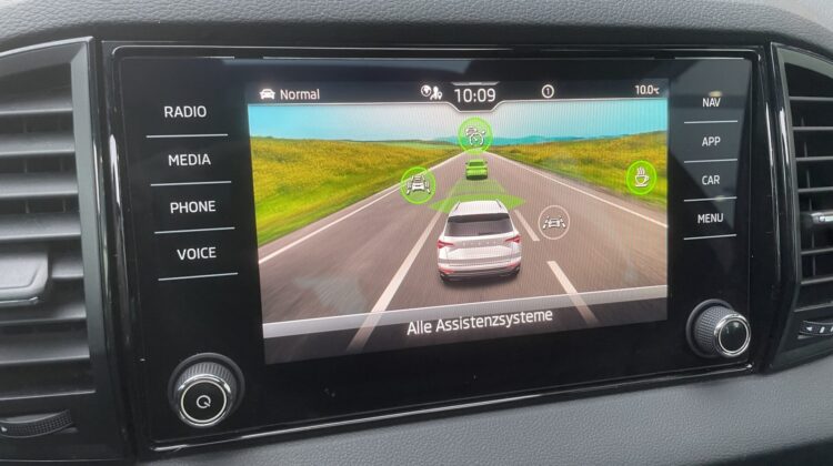 Karoq 2,0TSi DSG Sportline 4×4 Pano 19″ACC Navi