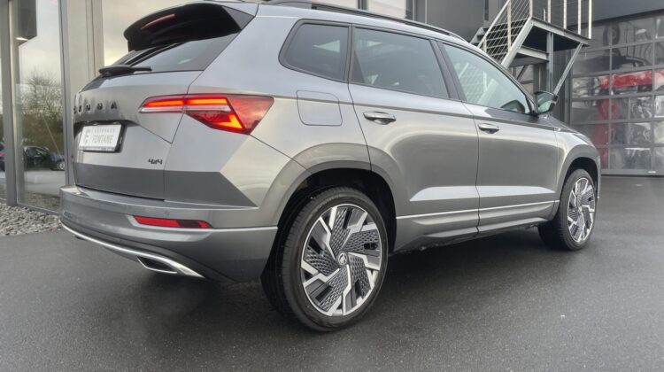 Karoq 2,0TSi DSG Sportline 4×4 Pano 19″ACC Navi