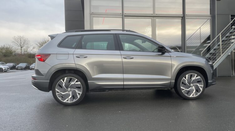 Karoq 2,0TSi DSG Sportline 4×4 Pano 19″ACC Navi