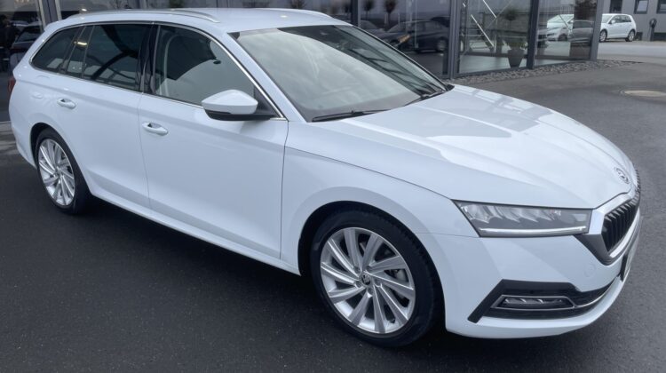 Octavia Combi 2,0TDi Style 4×4 Leder Matrix Key