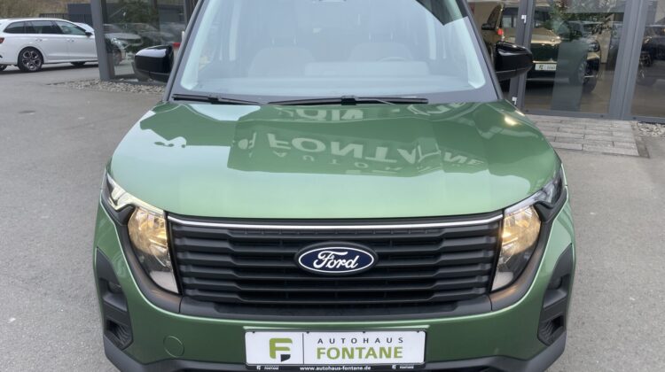 Tourneo Courier Automat Titanium Carplay AHK PDC