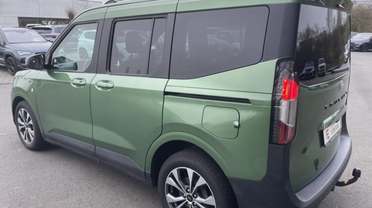 Tourneo Courier Automat Titanium Carplay AHK PDC