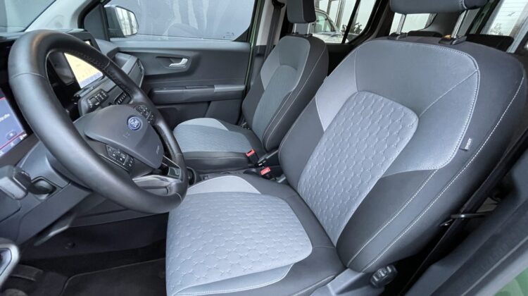 Tourneo Courier Automat Titanium Carplay AHK PDC