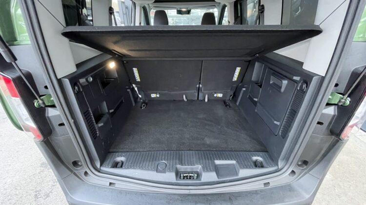 Tourneo Courier Automat Titanium Carplay AHK PDC