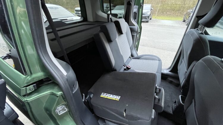 Tourneo Courier Automat Titanium Carplay AHK PDC