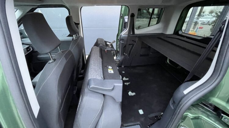 Tourneo Courier Automat Titanium Carplay AHK PDC