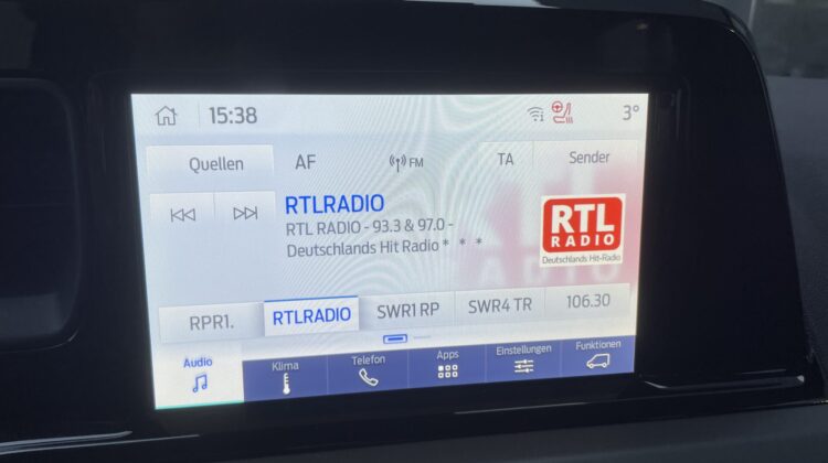 Tourneo Courier Automat Titanium Carplay AHK PDC