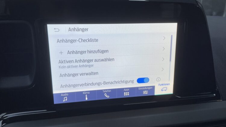 Tourneo Courier Automat Titanium Carplay AHK PDC