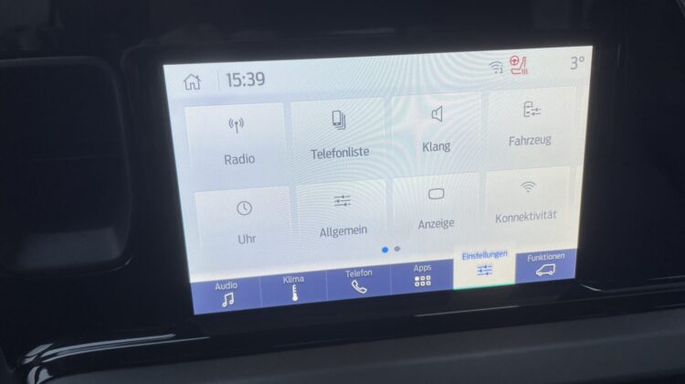 Tourneo Courier Automat Titanium Carplay AHK PDC