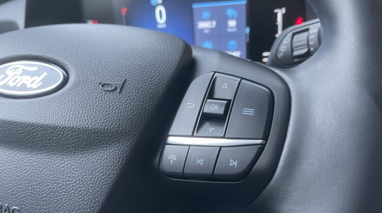 Tourneo Courier Automat Titanium Carplay AHK PDC