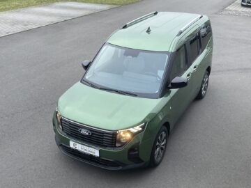 Tourneo Courier Automat Titanium Carplay AHK PDC