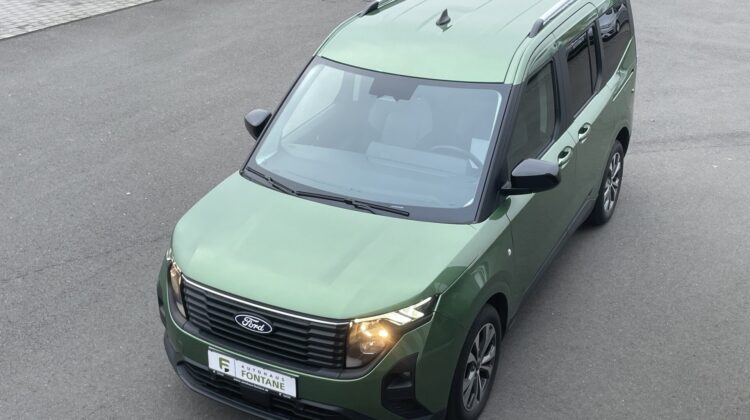 Tourneo Courier Automat Titanium Carplay AHK PDC