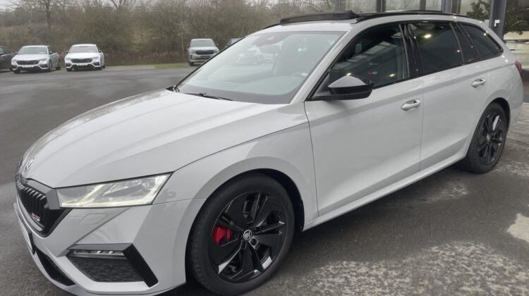 Octavia Combi 2,0TSi RS Pano AHK ACC Kam Matrix