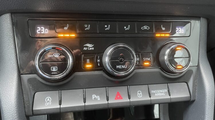 Karoq 1,5TSi DSG Style Standhz Alcantara Keyless