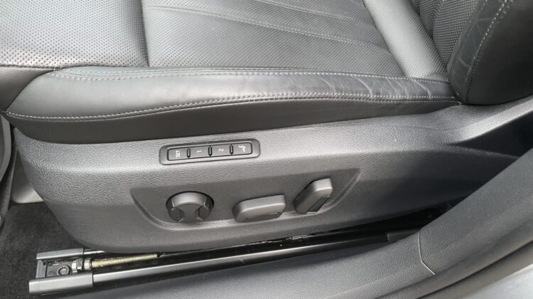 Superb Combi L&K 4×4 Pano 19″ AHK Canton Massage