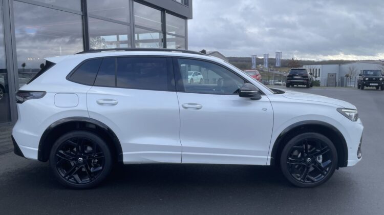 Tiguan 2.0TSI 4Motion R-Line Pano AHK 360 HUD IQ