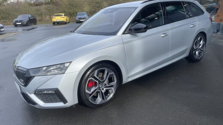 Octavia Combi 2,0TSi RS 19″Leder AHK Canton HUD