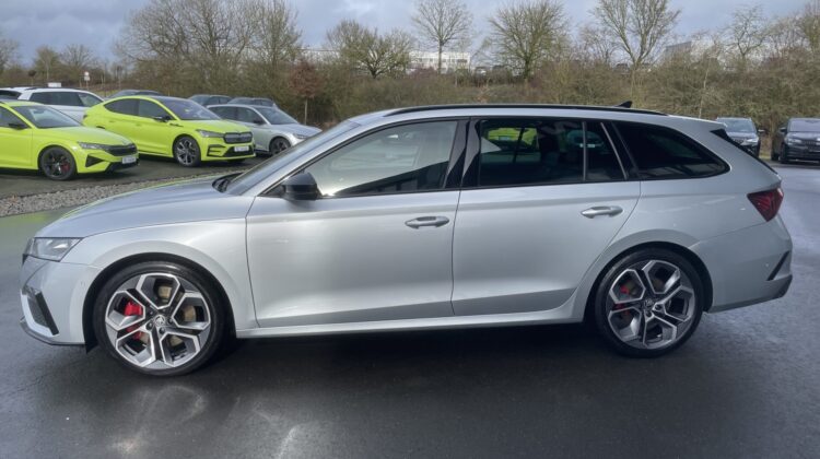 Octavia Combi 2,0TSi RS 19″Leder AHK Canton HUD