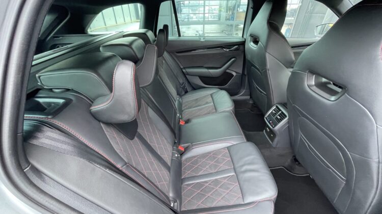 Octavia Combi 2,0TSi RS 19″Leder AHK Canton HUD