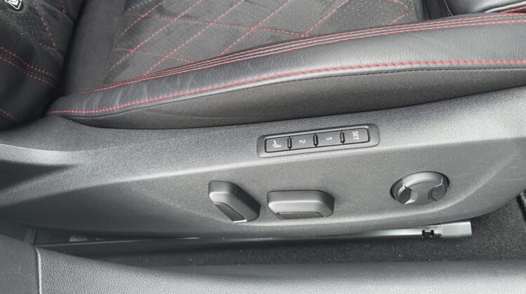 Octavia Combi 2,0TSi RS 19″Leder AHK Canton HUD