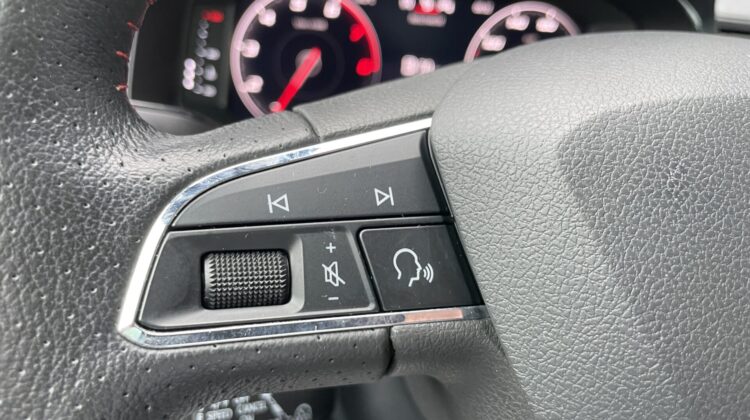 Arona FR 18″ Navi Virtual Kamera Matrix Sitzhz.