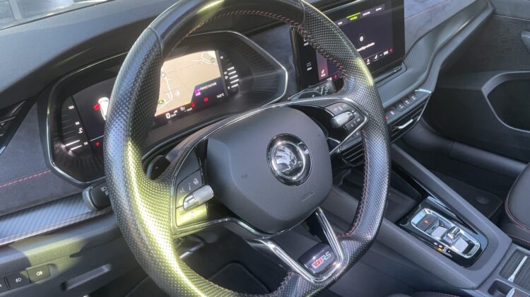 Octavia Combi 2,0TDi RS Pano Riga 19″ Kamera