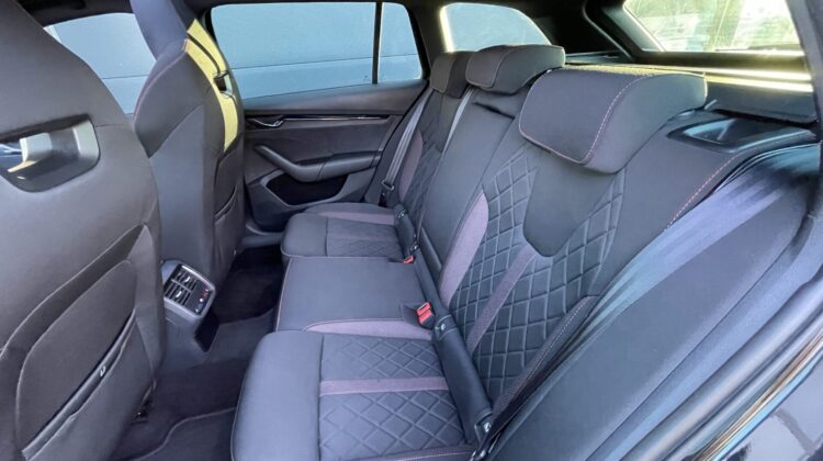 Octavia Combi 2,0TDi RS Pano Riga 19″ Kamera