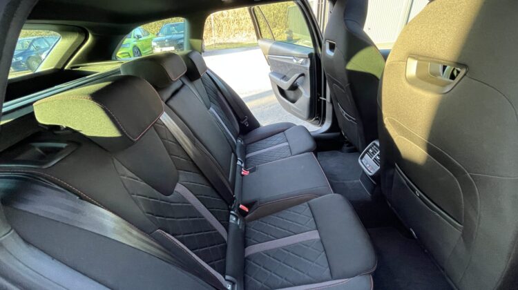 Octavia Combi 2,0TDi RS Pano Riga 19″ Kamera