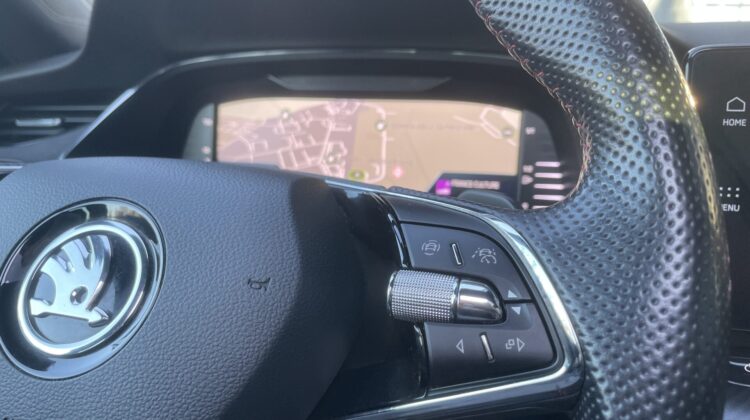 Octavia Combi 2,0TDi RS Pano Riga 19″ Kamera