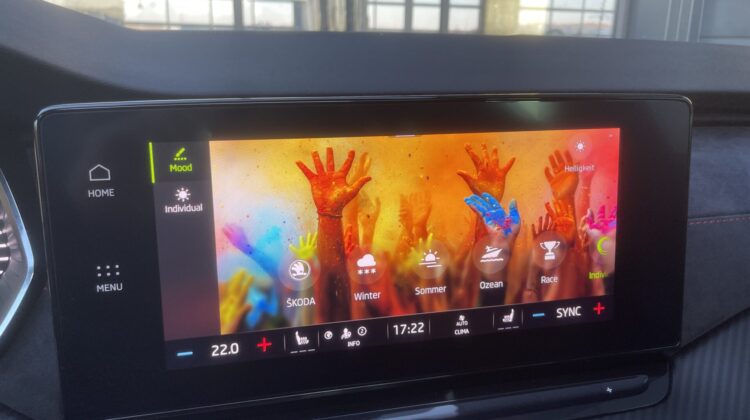 Octavia Combi 2,0TDi RS Pano Riga 19″ Kamera