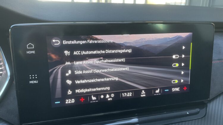 Octavia Combi 2,0TDi RS Pano Riga 19″ Kamera