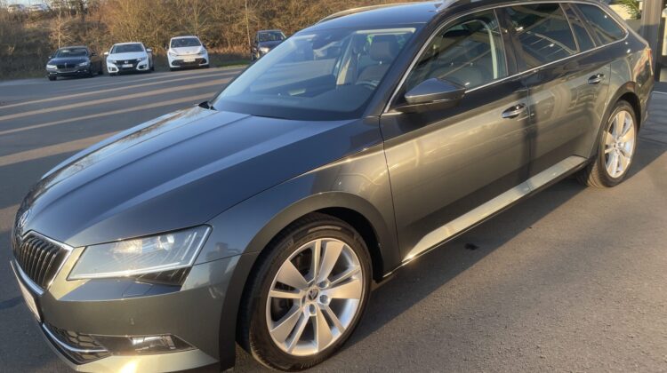 Superb Kombi 2,0TDi Style AHK Navi Sitzhz Canton