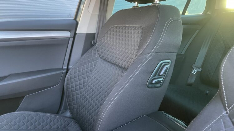 Superb Kombi 2,0TDi Style AHK Navi Sitzhz Canton