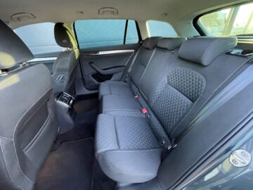 Superb Kombi 2,0TDi Style AHK Navi Sitzhz Canton